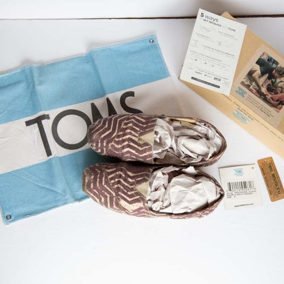 Gently used TOMS - Picture 1 of 12